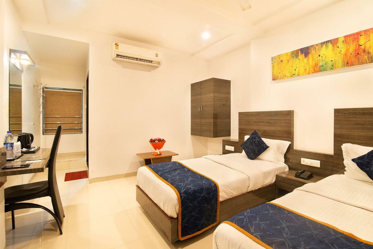 Hotel Sheetal Plaza Surat Exterior foto