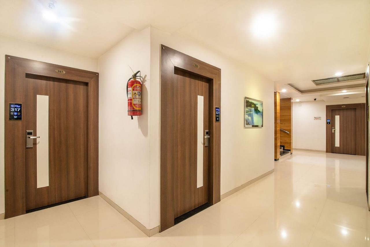 Hotel Sheetal Plaza Surat Exterior foto