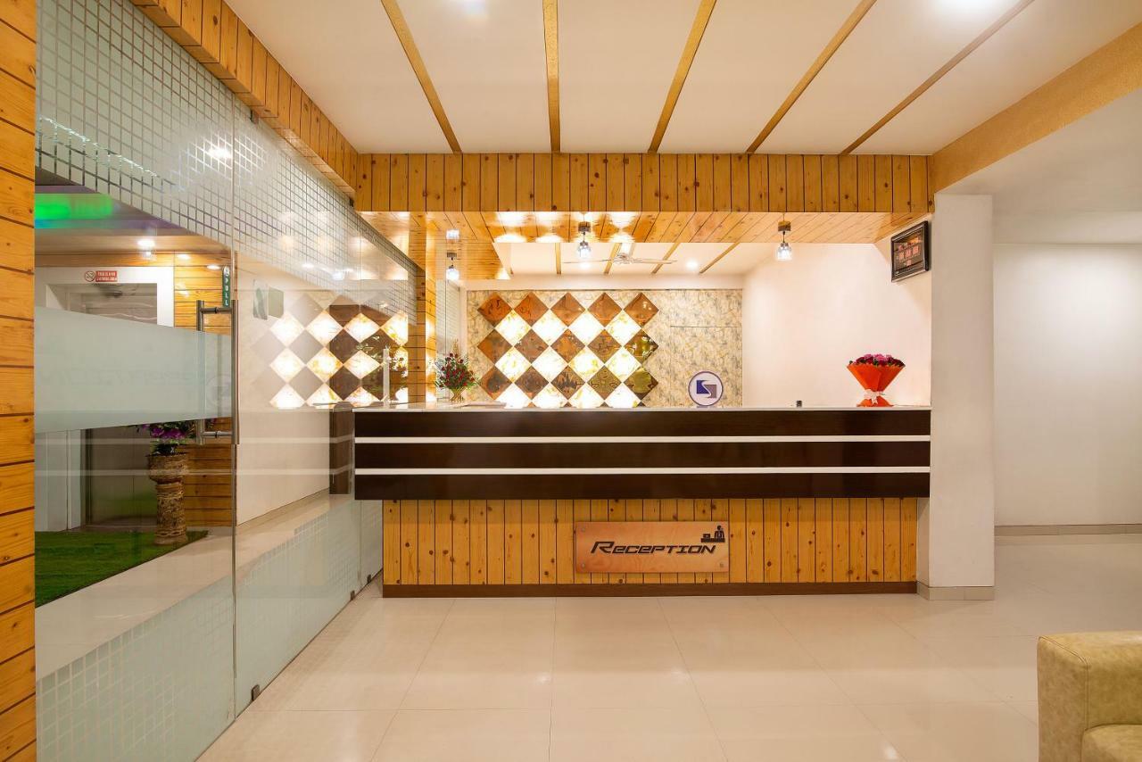 Hotel Sheetal Plaza Surat Exterior foto