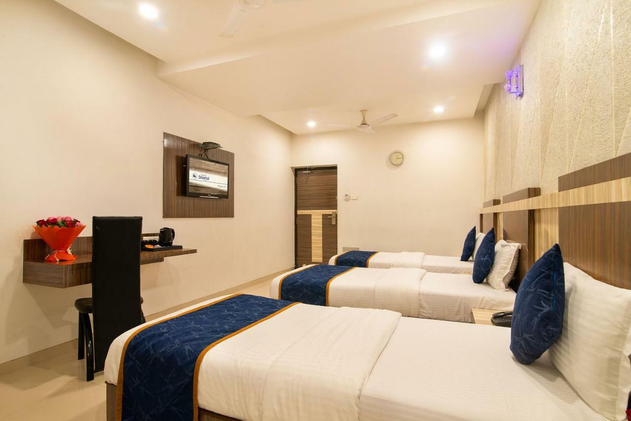 Hotel Sheetal Plaza Surat Exterior foto