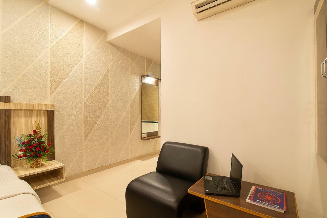 Hotel Sheetal Plaza Surat Exterior foto