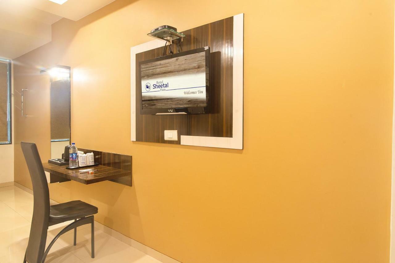Hotel Sheetal Plaza Surat Exterior foto